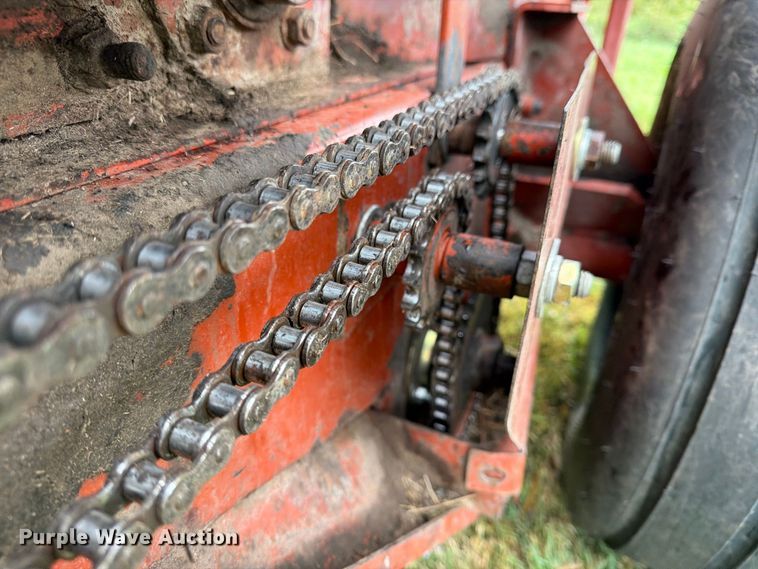 image for item FN2625 Hesston 565A round baler