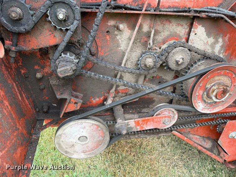 image for item FN2625 Hesston 565A round baler