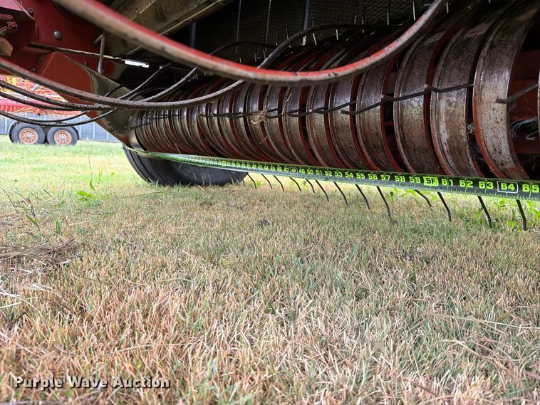 image for item FN2625 Hesston 565A round baler