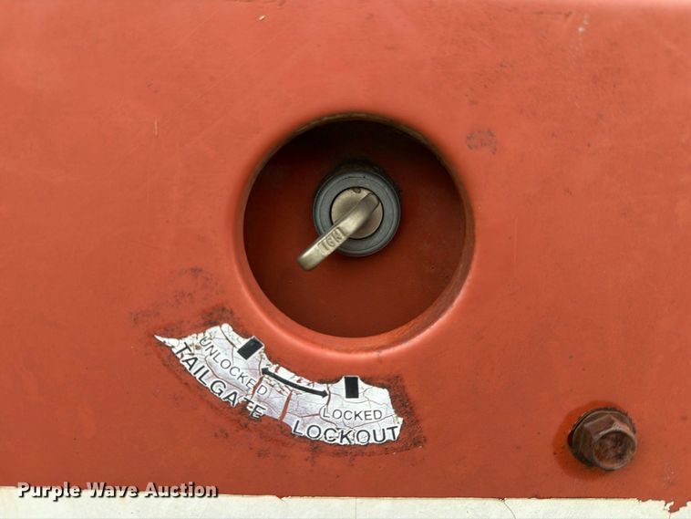 image for item FN2625 Hesston 565A round baler