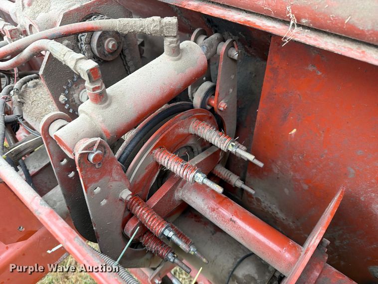 image for item FN2625 Hesston 565A round baler