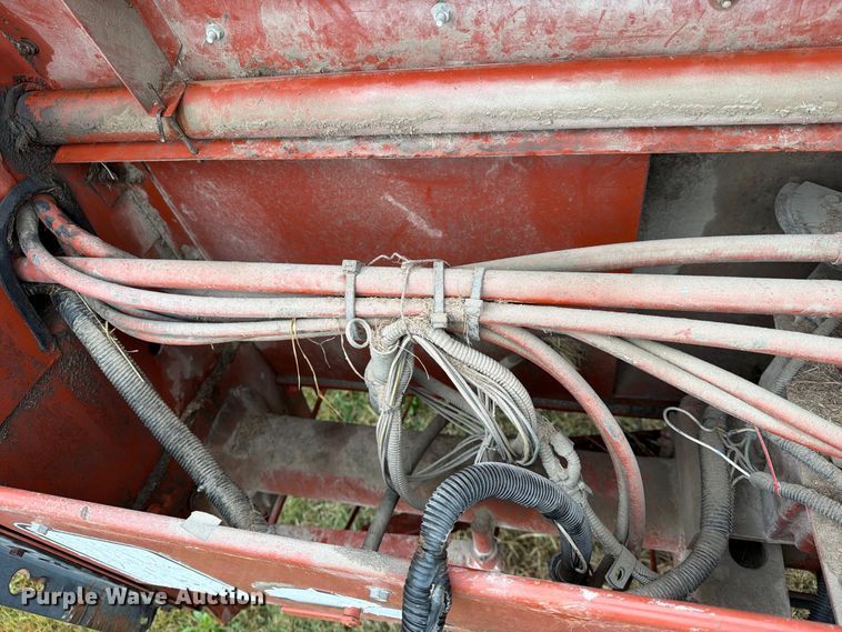 image for item FN2625 Hesston 565A round baler