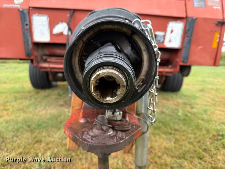image for item FN2625 Hesston 565A round baler