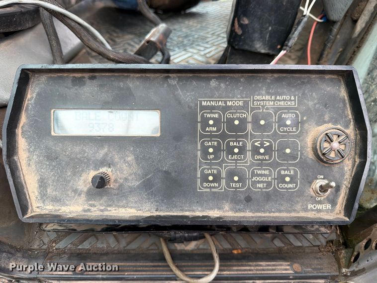 image for item FN2625 Hesston 565A round baler