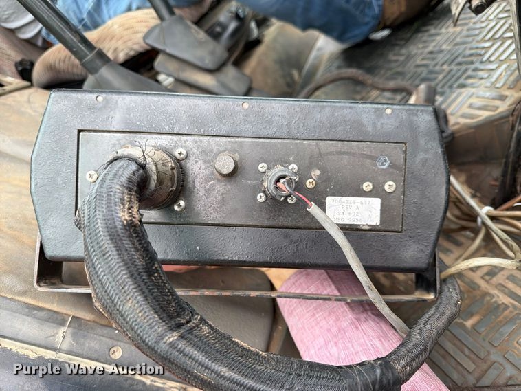 image for item FN2625 Hesston 565A round baler