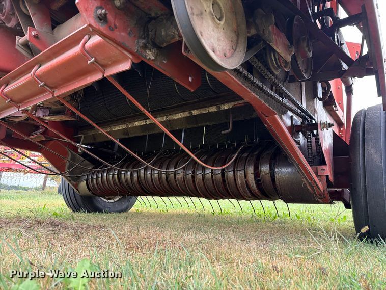 image for item FN2625 Hesston 565A round baler