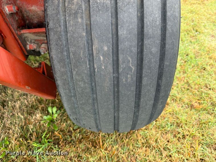 image for item FN2625 Hesston 565A round baler