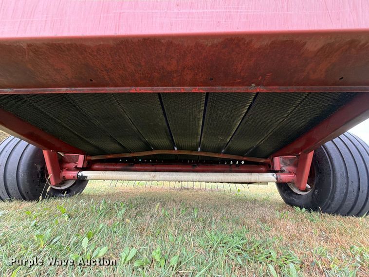 image for item FN2625 Hesston 565A round baler