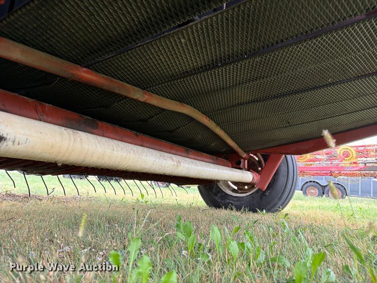 image for item FN2625 Hesston 565A round baler