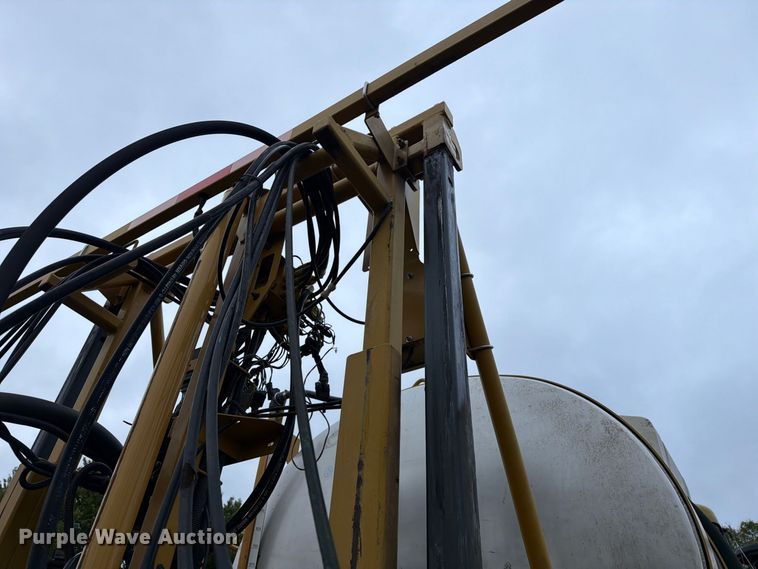 image for item FN2627 AGCO RoGator 1274 sprayer