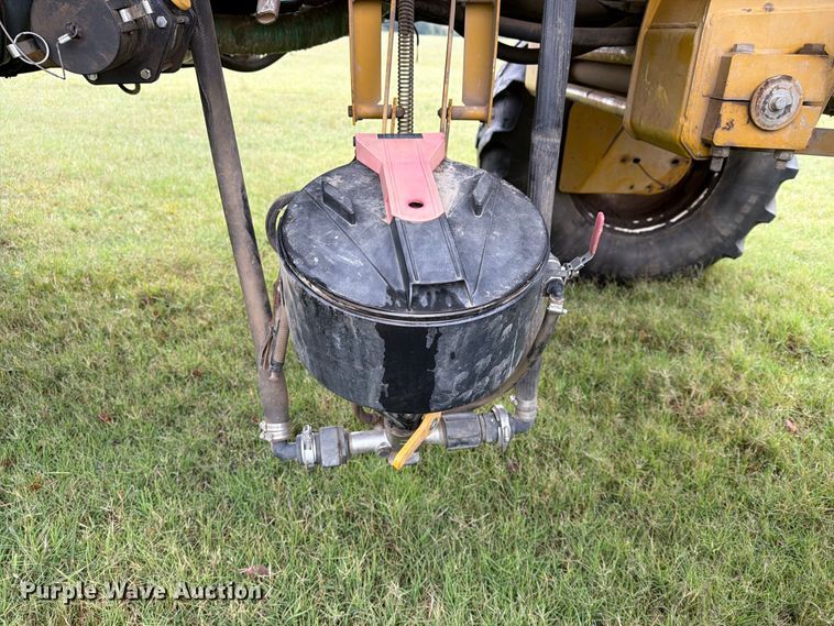 image for item FN2627 AGCO RoGator 1274 sprayer