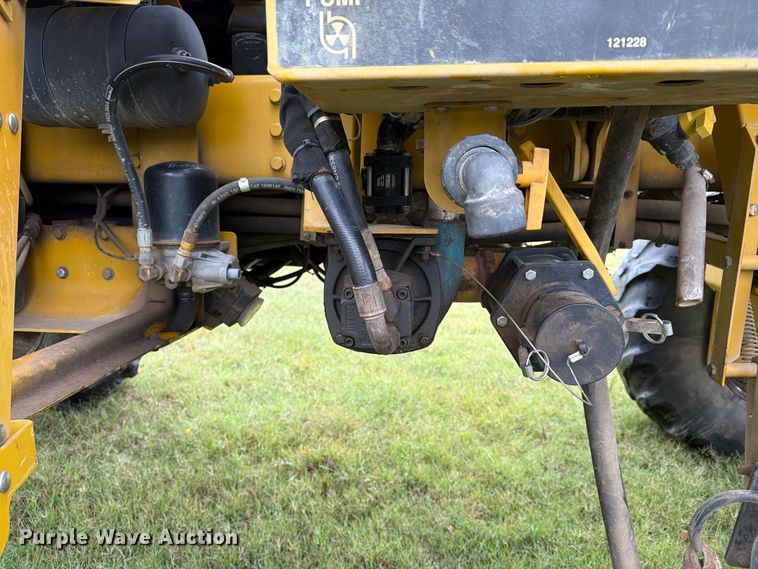 image for item FN2627 AGCO RoGator 1274 sprayer