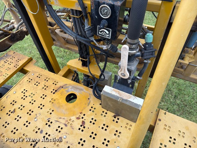 image for item FN2627 AGCO RoGator 1274 sprayer