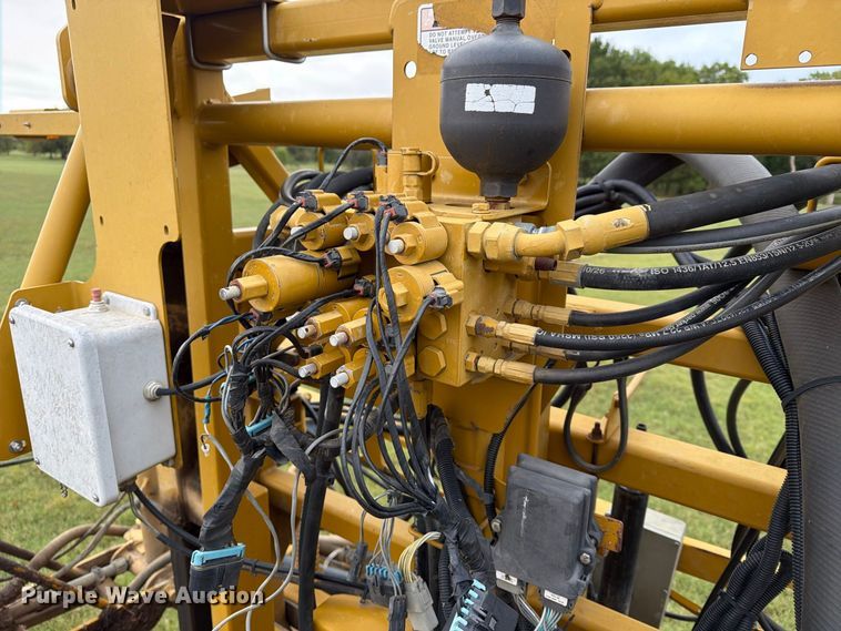 image for item FN2627 AGCO RoGator 1274 sprayer