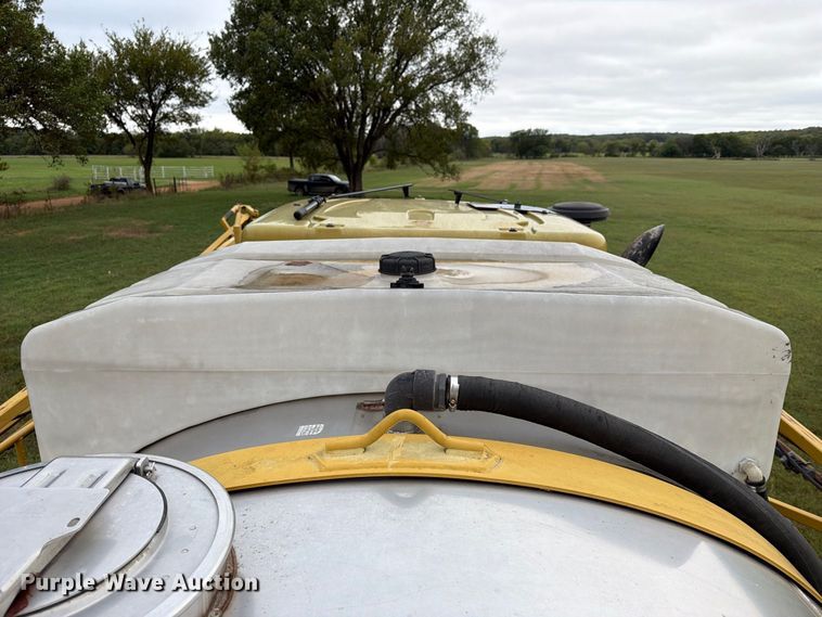 image for item FN2627 AGCO RoGator 1274 sprayer