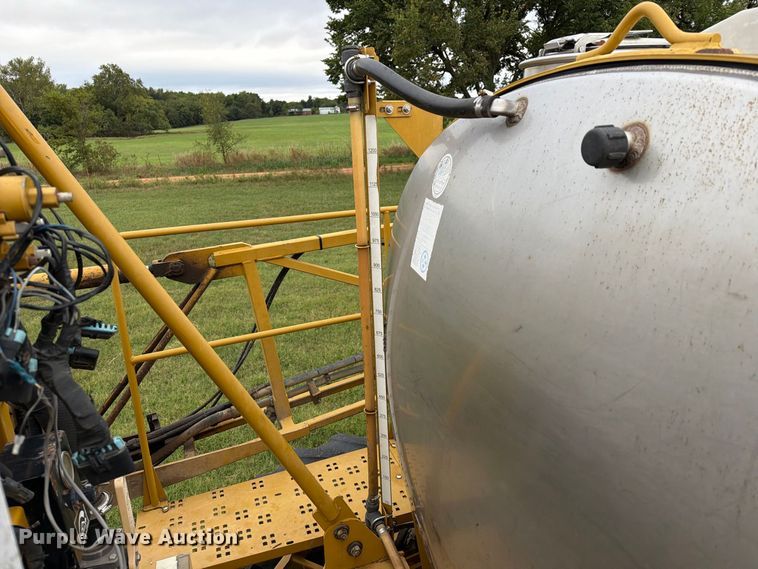 image for item FN2627 AGCO RoGator 1274 sprayer