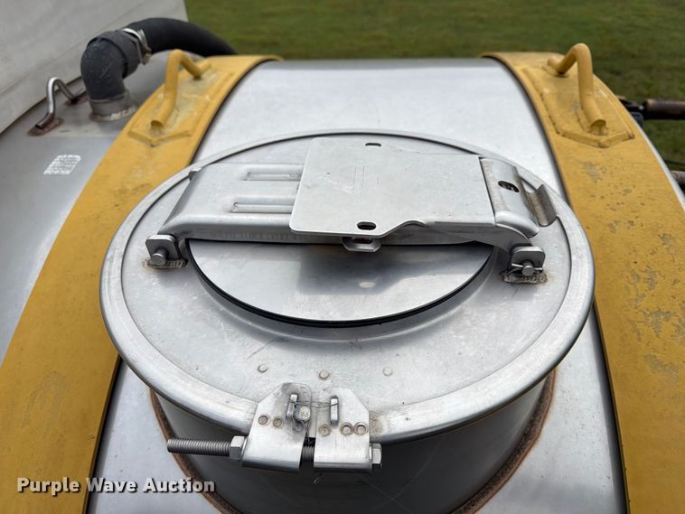 image for item FN2627 AGCO RoGator 1274 sprayer