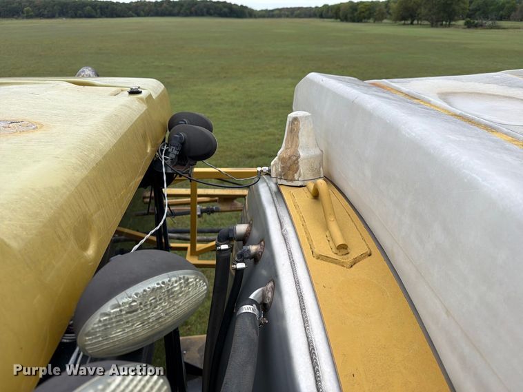 image for item FN2627 AGCO RoGator 1274 sprayer