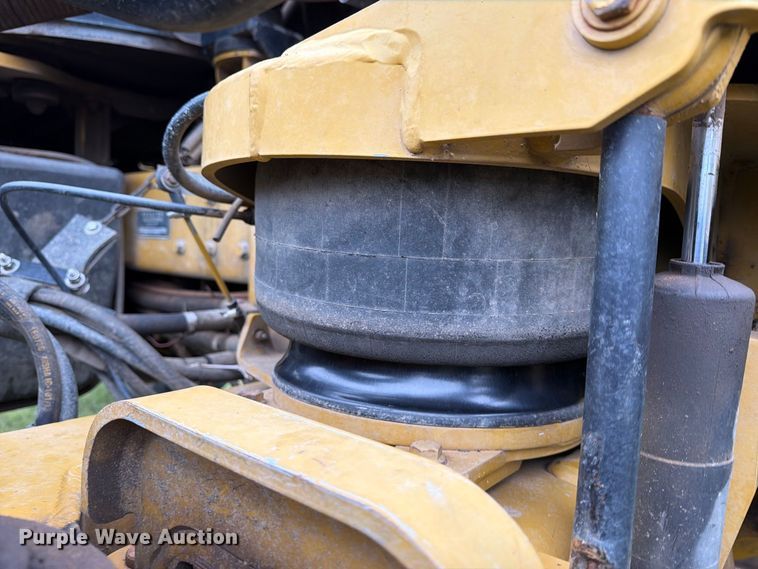 image for item FN2627 AGCO RoGator 1274 sprayer