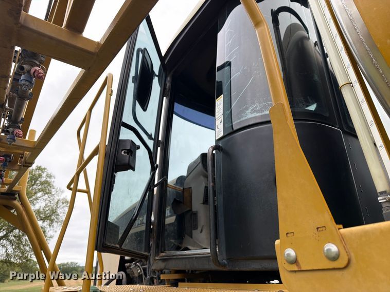 image for item FN2627 AGCO RoGator 1274 sprayer