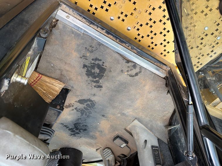 image for item FN2627 AGCO RoGator 1274 sprayer
