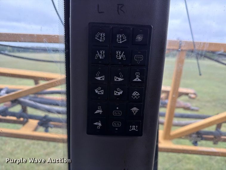 image for item FN2627 AGCO RoGator 1274 sprayer