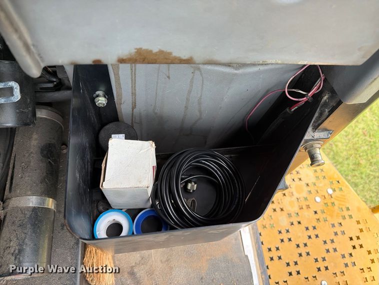 image for item FN2627 AGCO RoGator 1274 sprayer