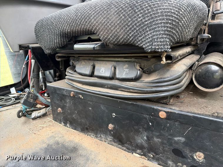 image for item FN2627 AGCO RoGator 1274 sprayer