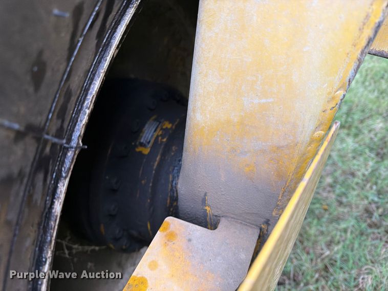image for item FN2627 AGCO RoGator 1274 sprayer