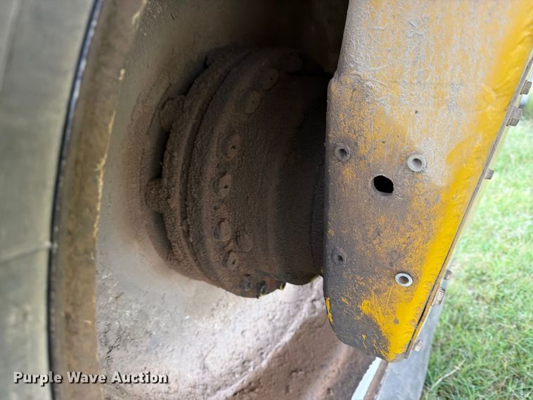 image for item FN2627 AGCO RoGator 1274 sprayer