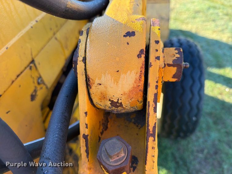 image for item FN2629 1972 Massey Ferguson MF 31 industrial tractor