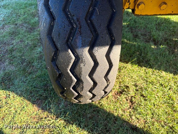 image for item FN2629 1972 Massey Ferguson MF 31 industrial tractor