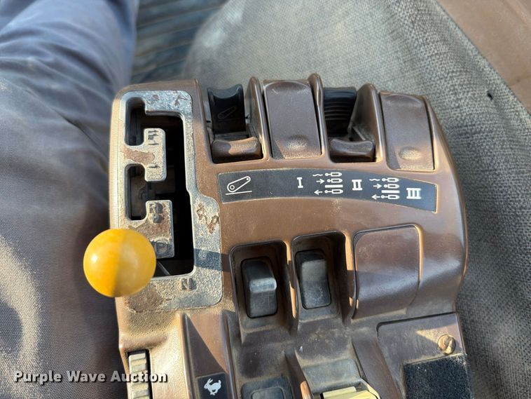 image for item FT6329 2007 John Deere 8230 MFWD tractor