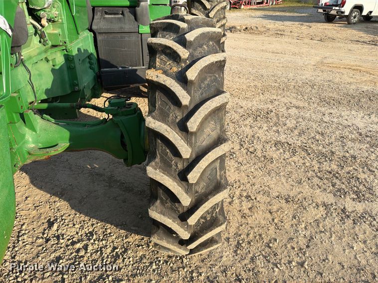 image for item FT6329 2007 John Deere 8230 MFWD tractor