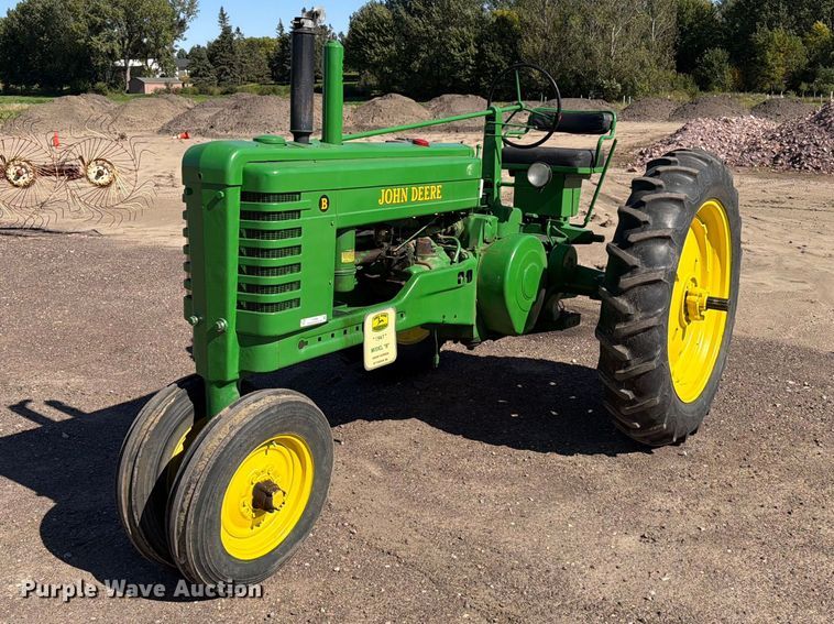 image for item FT6846 1947 John Deere B tractor