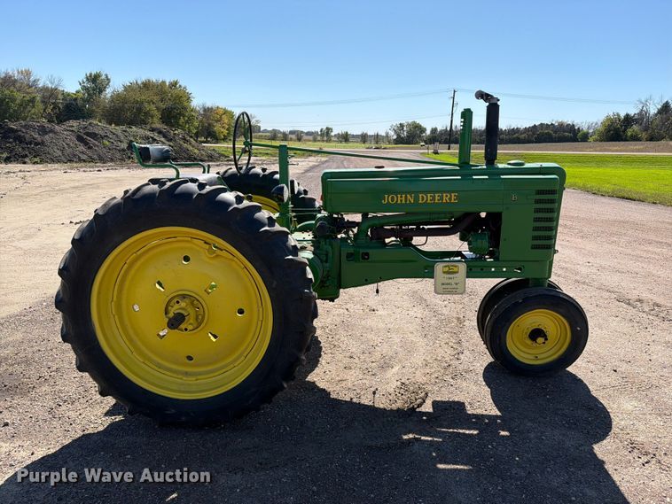 image for item FT6846 1947 John Deere B tractor