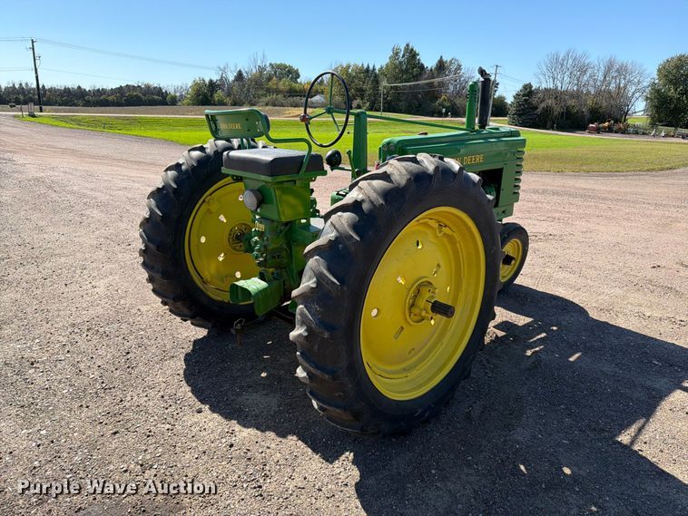 image for item FT6846 1947 John Deere B tractor