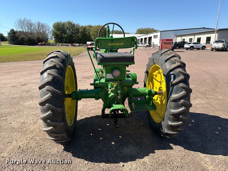 image for item FT6846 1947 John Deere B tractor