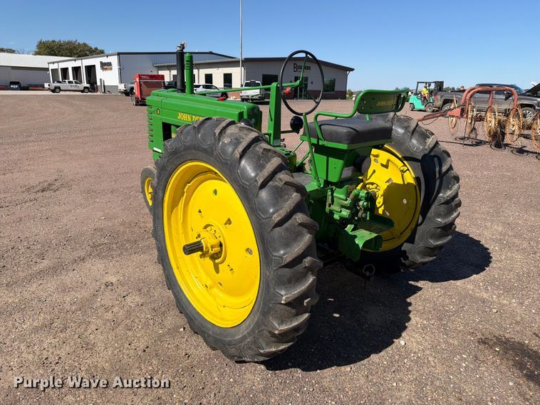 image for item FT6846 1947 John Deere B tractor