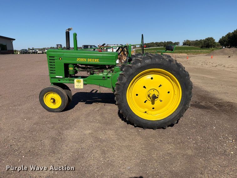 image for item FT6846 1947 John Deere B tractor