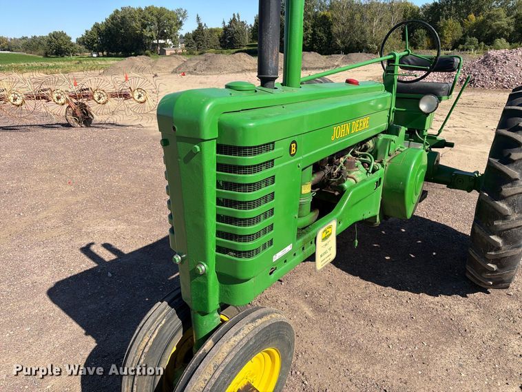 image for item FT6846 1947 John Deere B tractor