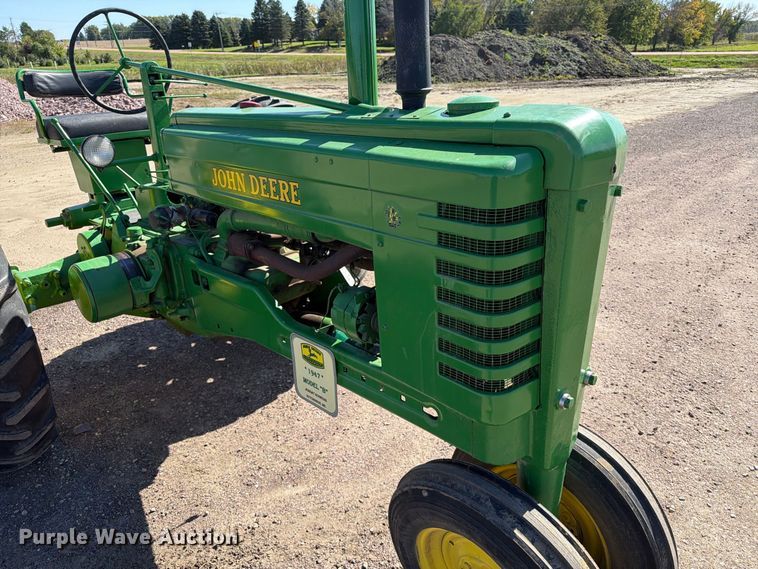 image for item FT6846 1947 John Deere B tractor