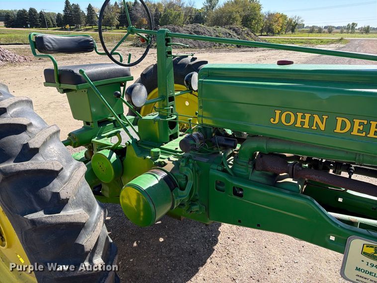 image for item FT6846 1947 John Deere B tractor