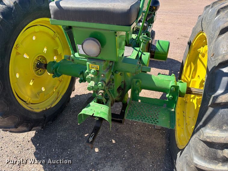 image for item FT6846 1947 John Deere B tractor