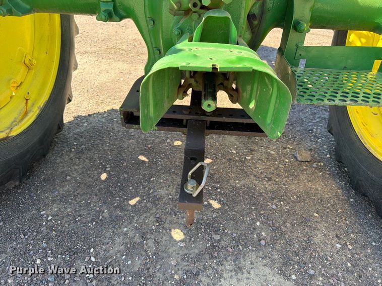 image for item FT6846 1947 John Deere B tractor
