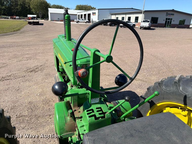image for item FT6846 1947 John Deere B tractor