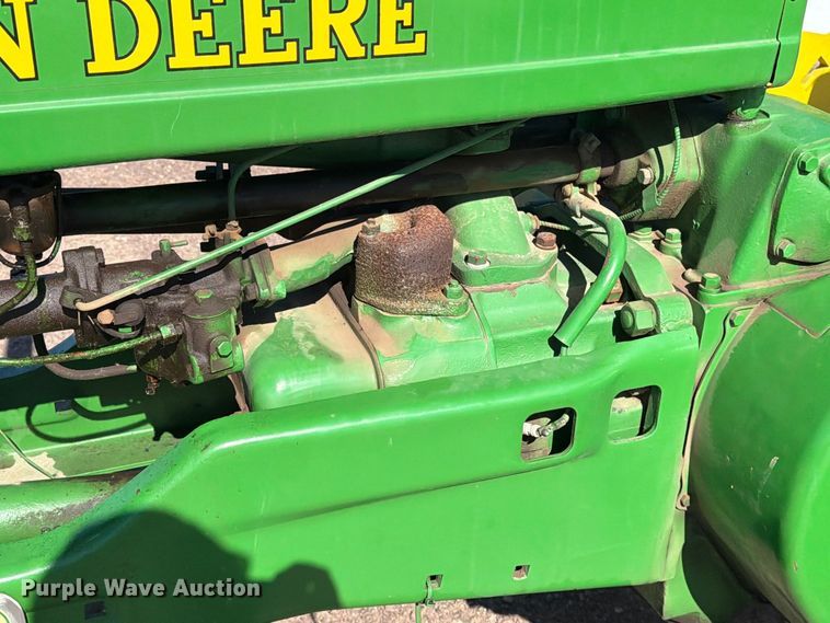 image for item FT6846 1947 John Deere B tractor