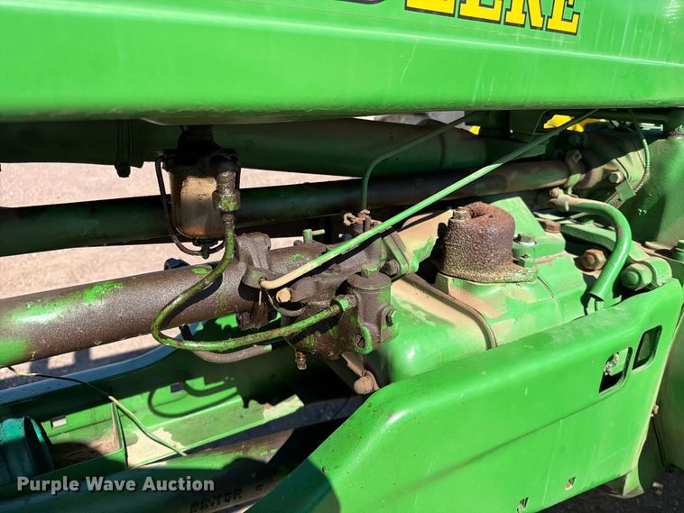 image for item FT6846 1947 John Deere B tractor