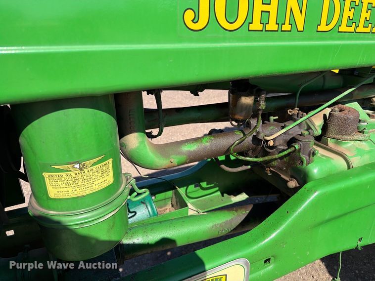 image for item FT6846 1947 John Deere B tractor