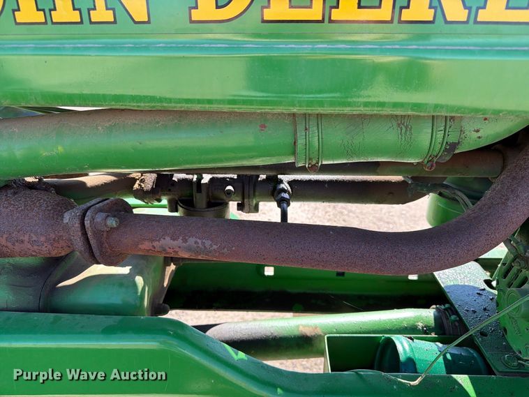 image for item FT6846 1947 John Deere B tractor